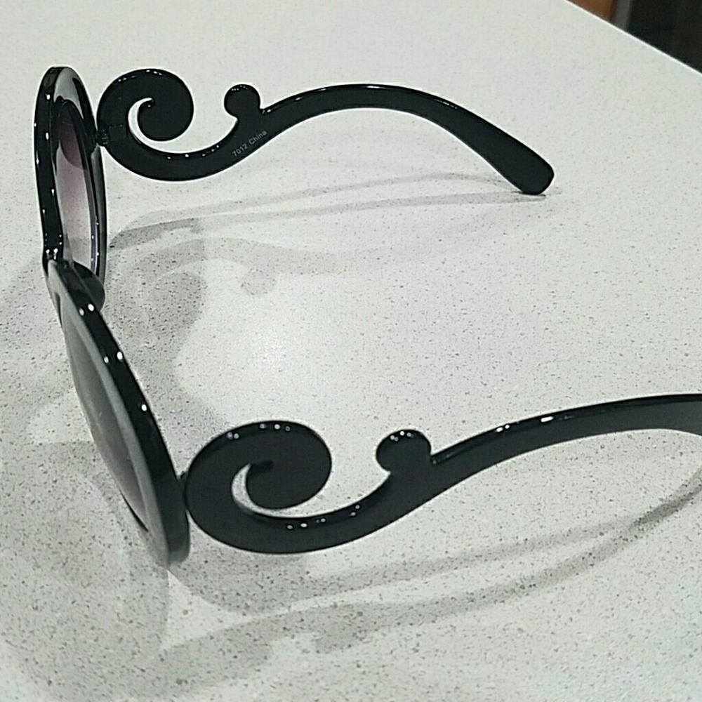 sunglass - Picture 2 of 4